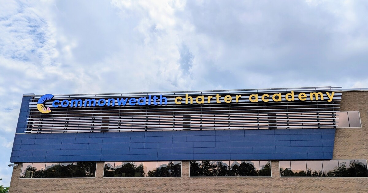 Cyber ​​School met onrechtmatige doodspak zegt dat het 'onredelijk' is voor leraren om studenten wekelijks te zien