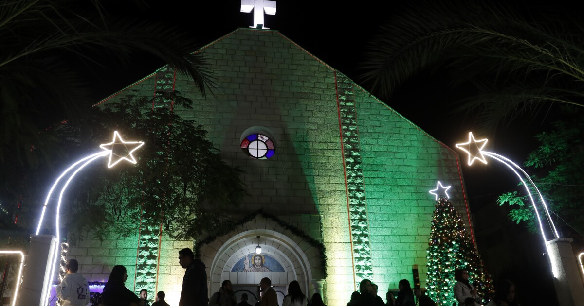 Israël slaat de Gaza -kerk, doodt 3 en verwondt priester die dicht bij de late paus was
