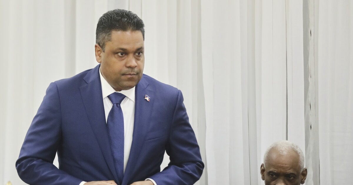 Haïti inhuldigt nieuw leiderschap als bendes dreigen de regering omver te werpen
