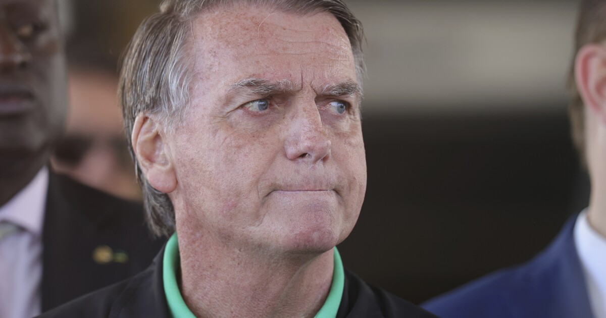 Het Hooggerechtshof van Brazilië beveelt huisarrest voor voormalig president Bolsonaro