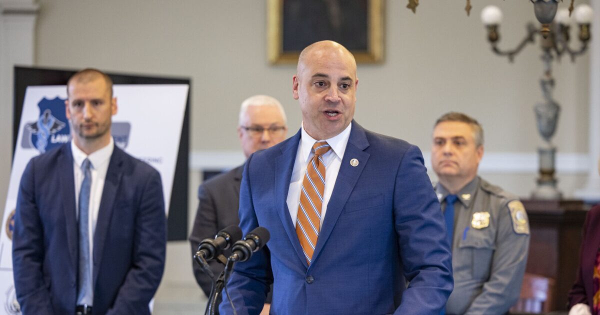 Procureur -generaal Dave Sunday weegt een nieuw afleidingsprogramma voor geestelijke gezondheidszorg voor Pa. Counties