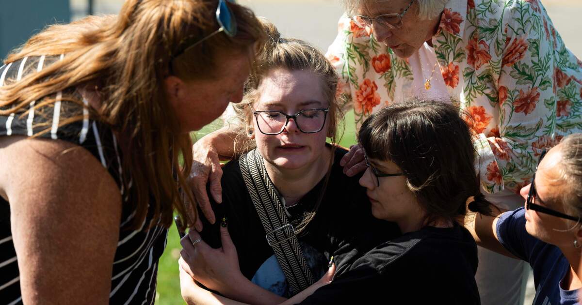 Scholen om maandag te sluiten in de gemeenschap van Michigan die dodelijke kerkaanval hebben ervaren