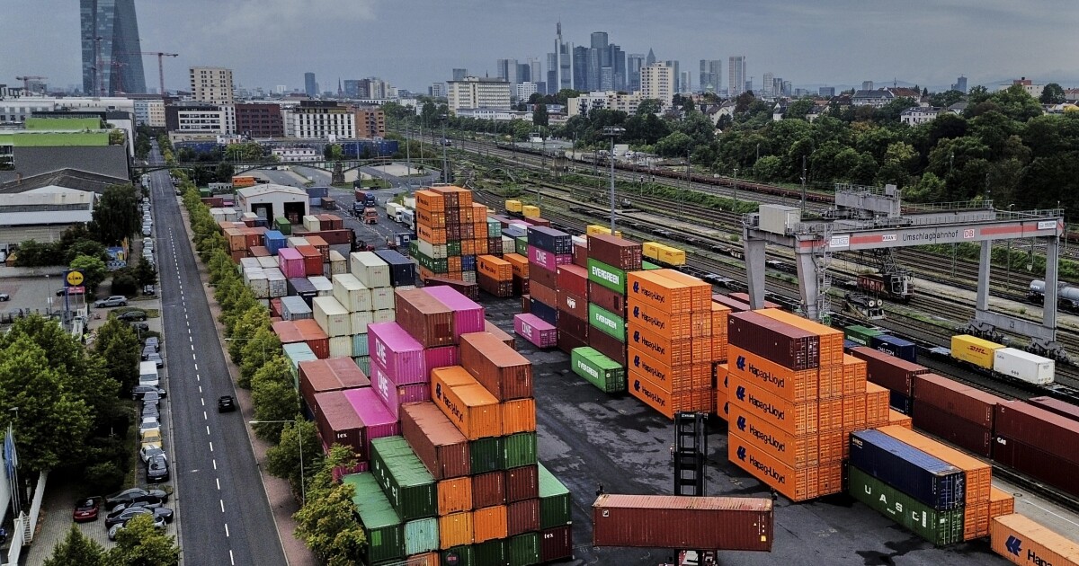 Trump om importbelasting te plaatsen op drugs, woninginrichting en zware vrachtwagens