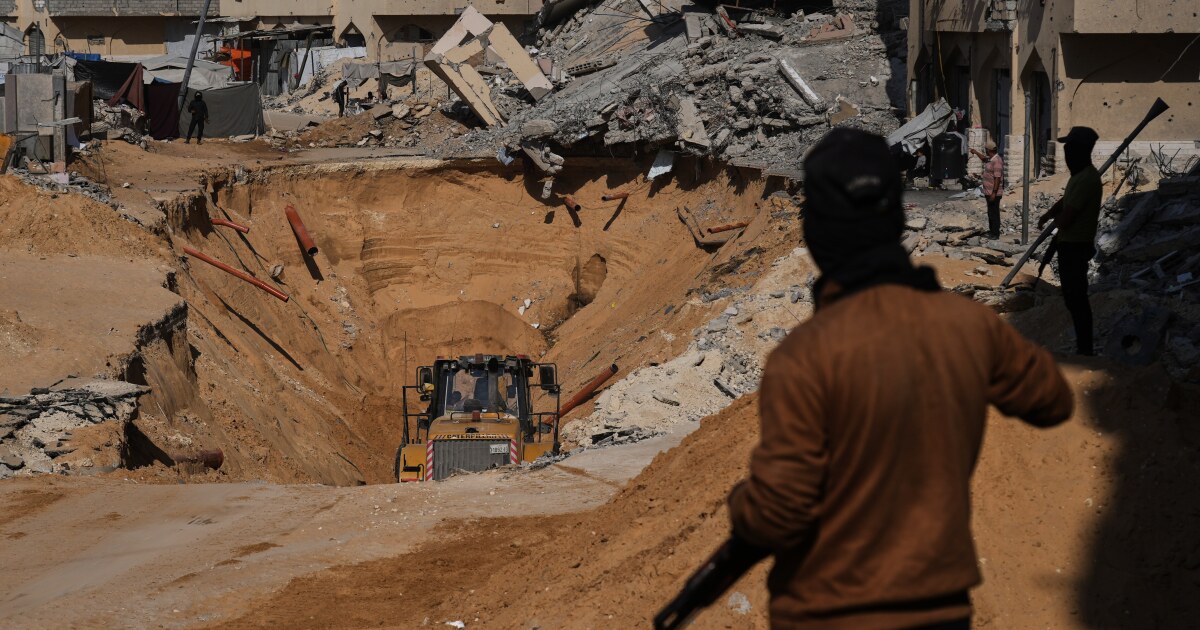 Israël valt Gaza aan, omdat zowel Israël als Hamas elkaar ervan beschuldigen het staakt-het-vuren te schenden