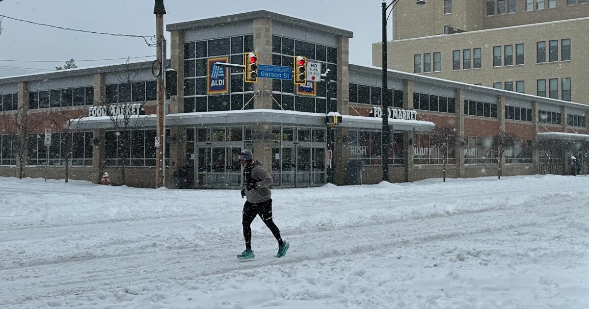 Gemeenteraadslid roept op tot snellere sneeuwruiming bij trottoirs en bushaltes in Pittsburgh