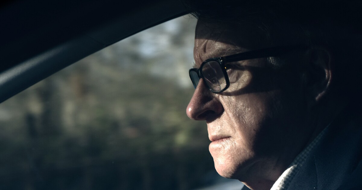 Groot-Brittannië arresteert ex-ambassadeur in de VS op verdenking van wangedrag over banden met Epstein