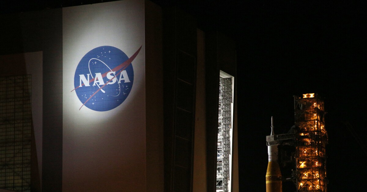 NASA stuurt het Artemis-maanmissieprogramma om, waardoor een geplande landing van een astronaut wordt uitgesteld