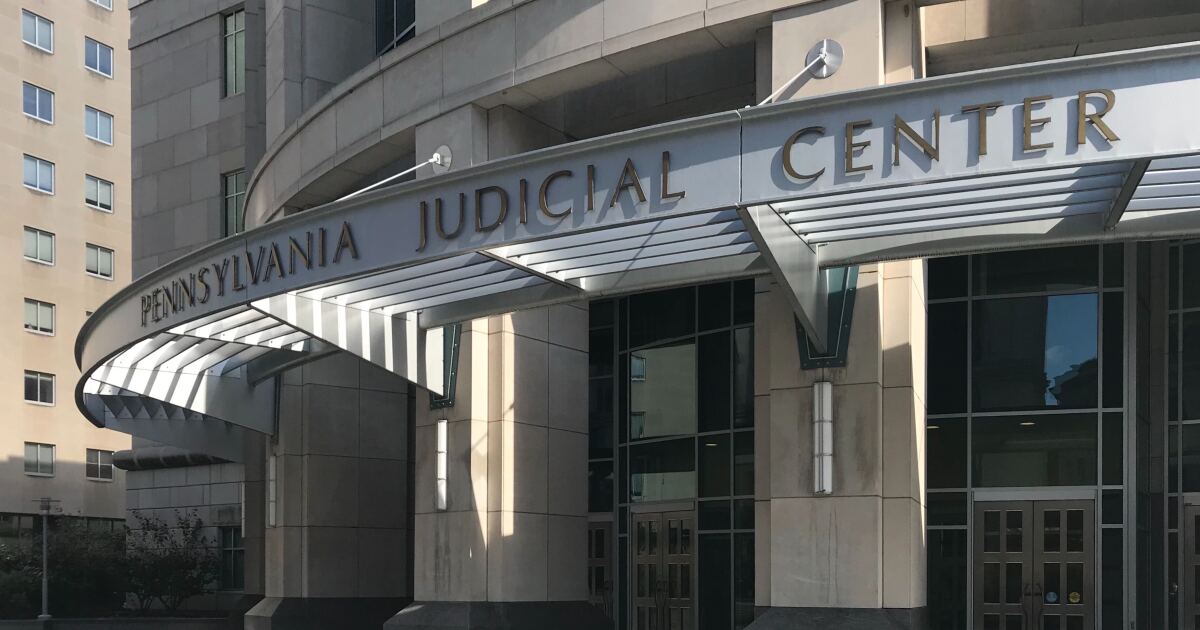 Pa. Hooggerechtshof handhaaft de schorsing van de rechter in Philadelphia wegens partijdige Facebook-berichten