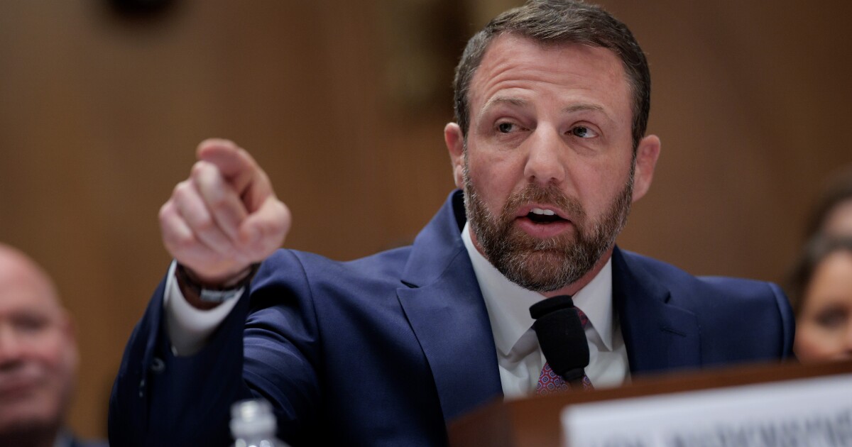 De Senaat bevestigt senator Mullin als secretaris van het DHS. En Iran ontkent Amerikaanse gesprekken om de oorlog te beëindigen