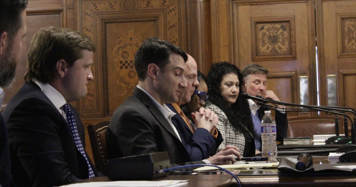 De gemeenteraad van Pittsburgh keurt de keuzes van de planningscommissie goed terwijl de agenda van O'Connor vorm krijgt