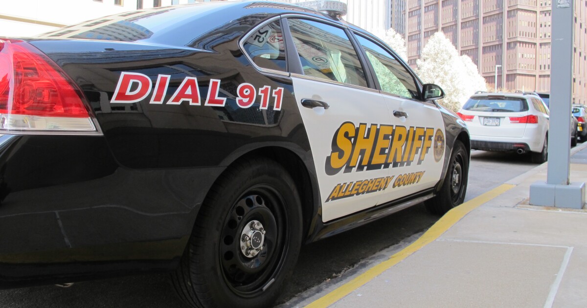 De politie onderzoekt bedreigingen aan het adres van de burgemeester van Pittsburgh en haatdragende berichten op radiokanalen voor de openbare veiligheid