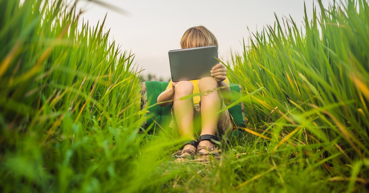 'Dopamine Kids' legt uit waarom kinderen naar beeldschermen verlangen en helpt hen in plaats daarvan van het leven te genieten