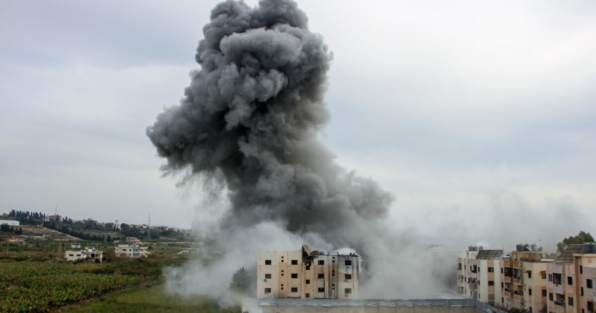 Het Amerikaanse leger bombardeert het belangrijkste olie-exportknooppunt van Iran, terwijl de tol van de oorlog in het Midden-Oosten toeneemt