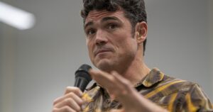 Joe Kent, een topfunctionaris voor terrorismebestrijding, treedt af vanwege de oorlog met Iran