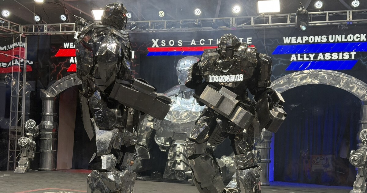 Reusachtige robots strijden tegen elkaar in Robowar in Detroit