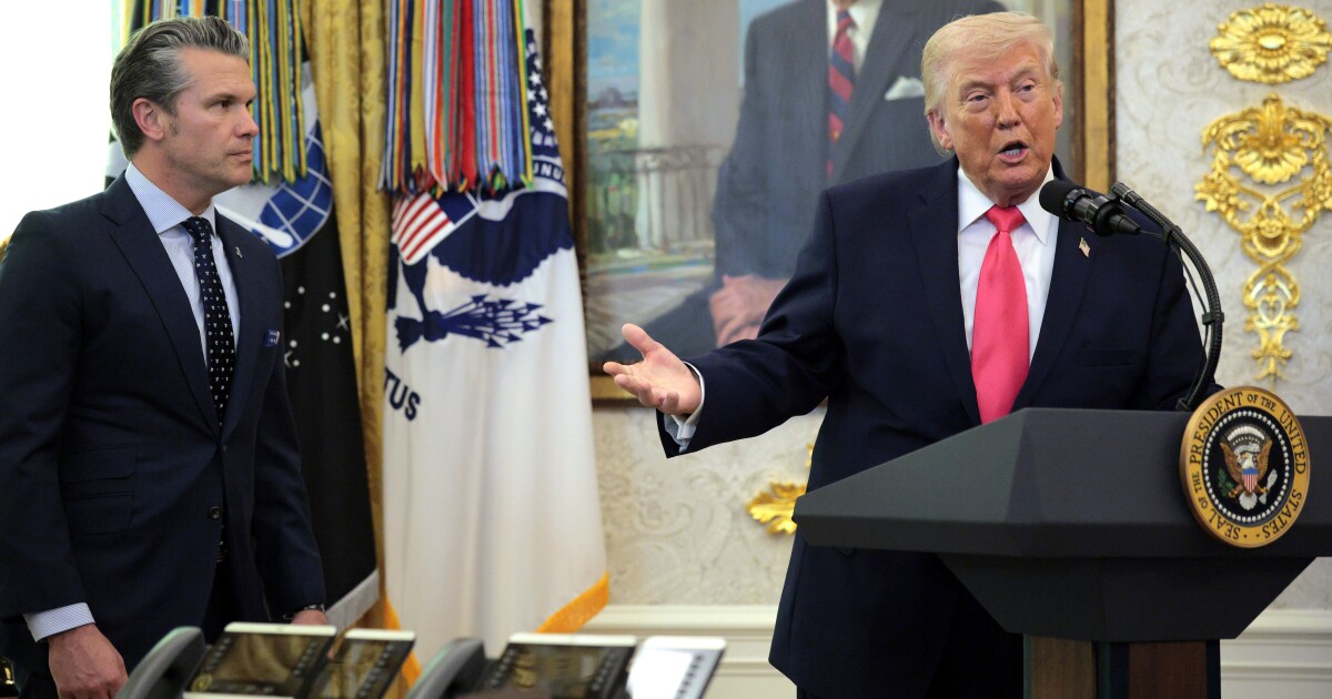 Trump roept de overwinning uit en beweert dat Iran een ‘prijs’ aanbiedt in gesprekken die Iran heeft ontkend