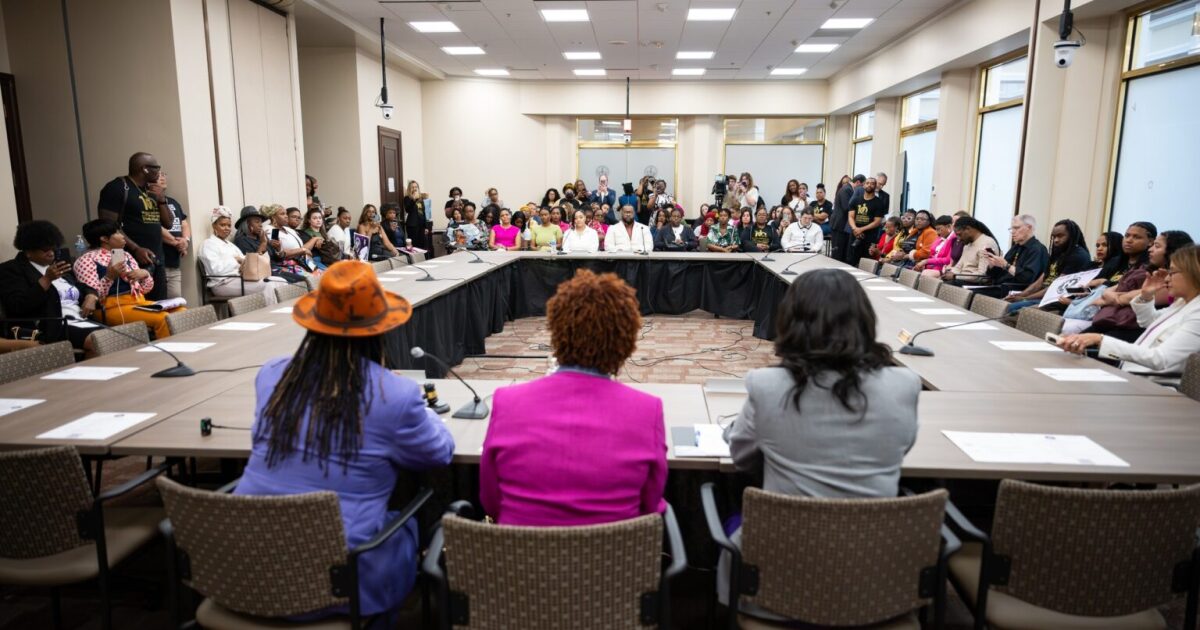 Bestrijding van de hardnekkig hoge zwarte moedersterfte met 'Justice and Joy' in Pa.