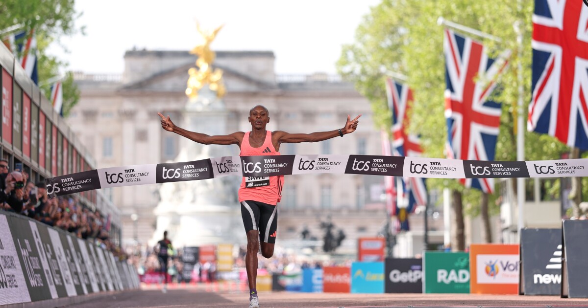 De Keniaan Sabastian Sawe is de eerste persoon die een marathon van minder dan 2 uur loopt en wint in Londen