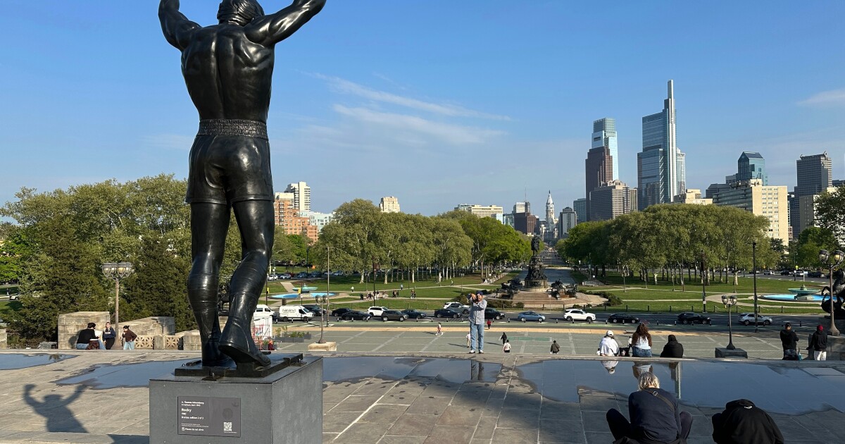 Het Rocky Balboa-standbeeld krijgt een nieuw onderkomen in het kunstmuseum van Philly