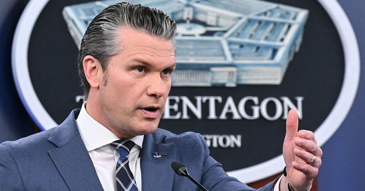 Minister van Defensie Hegseth kwam tussenbeide om de promotie van zwarte en vrouwelijke officieren te stoppen