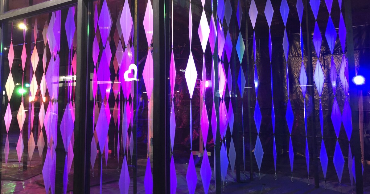 Openbare kunst verlevendigt de winkelpuien in Downtown Pittsburgh, voorafgaand aan de NFL Draft van 2026