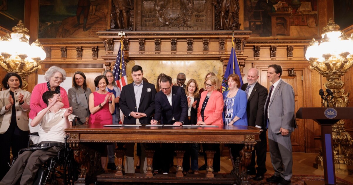 Pa. Regering Shapiro tekent orders om de diensten voor gehandicapten en gegevensbescherming te versterken