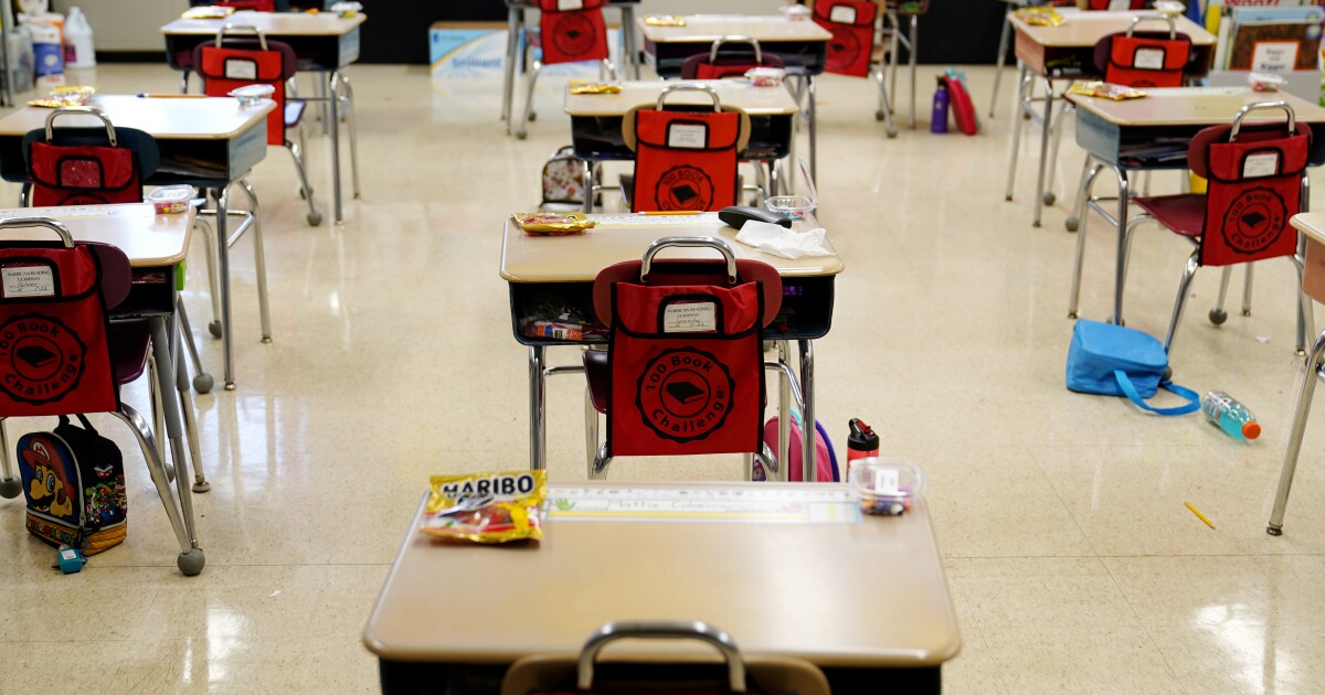 Toereikendheidsfondsen staan ​​centraal in de begrotingsdebatten over de begroting. Bekijk hoe uw schooldistrict ze gebruikt.