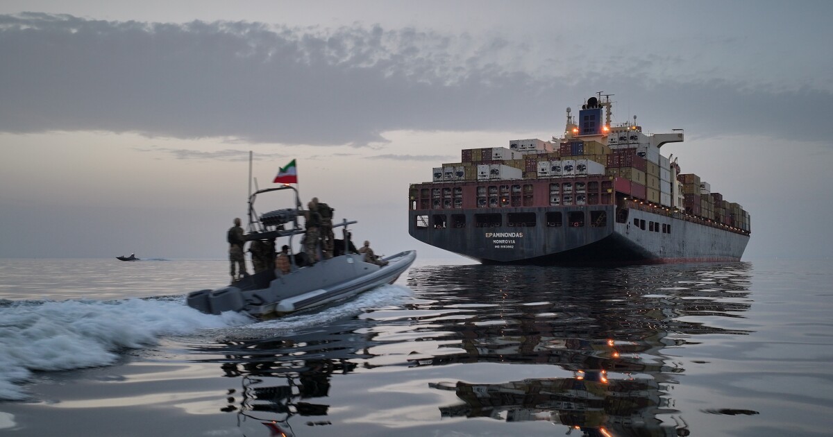 Trump betwijfelt of de schutter gemotiveerd is door de oorlog in Iran terwijl de vredesbesprekingen zijn opgeschort