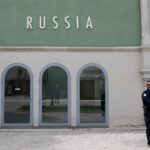 De jury van de Biënnale van Venetië treedt af vanwege spanningen over het prijsverbod en de Russische deelname