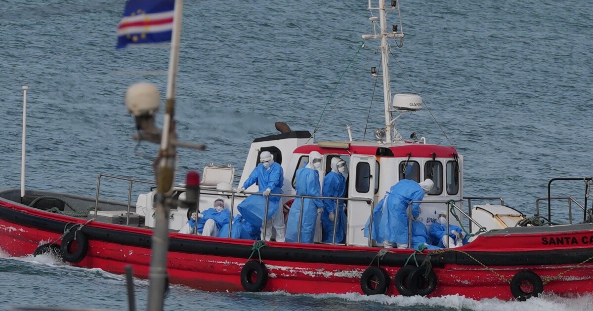 Spanje bereidt zich voor op evacuaties terwijl een door het hantavirus getroffen cruiseschip koers zet naar de Canarische Eilanden