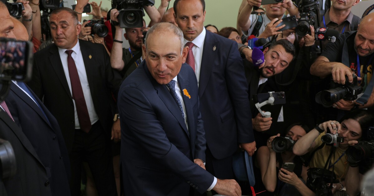 Armeniërs stemmen bij de algemene verkiezingen, nauwlettend in de gaten gehouden door Rusland en het Westen
