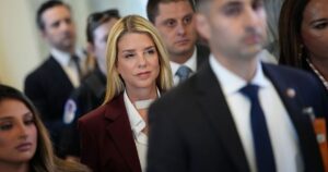 Bondi verdubbelt haar behandeling van Epstein-dossiers als getuigenis voor het Congres