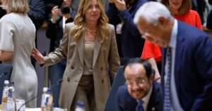 De Italiaanse Meloni, ooit de naaste bondgenoot van Trump in Europa, zegt dat hij een verhaal over haar heeft verzonnen