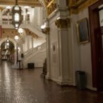 Het panel van het State House keurt een wetsvoorstel goed om betaald verlof te verlenen aan leraren die gewond zijn geraakt door studenten of ouders