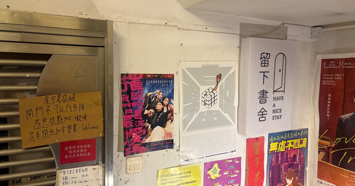 Ambtenaar uit Hong Kong waarschuwt boekverkopers voor veiligheidsrisico's na invallen