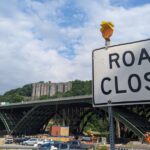 Bemanningen bereiden Commercial Street Bridge voor op de grote glijbaan en dringen er bij chauffeurs in de omgeving van Pittsburgh op aan zich klaar te maken