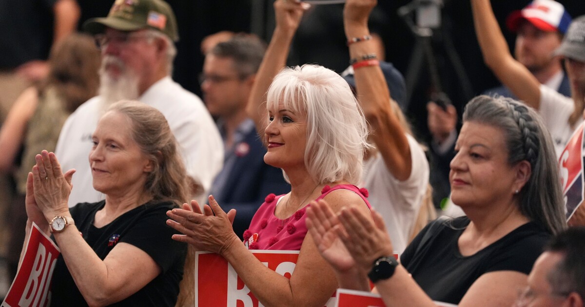 Bij de voorverkiezingen in Arizona blijkt dat Republikeinse kiezers de keuzes van Trump voor belangrijke posten steunen