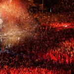 De Spaanse WK-kampioenen keren terug naar huis voor een parade voor bijna 2 miljoen mensen
