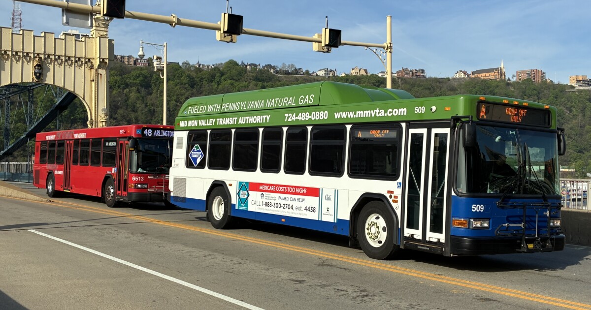De bushaltes aan het water zijn beveiligd, terwijl opstoppingen op de I-376 dreigen