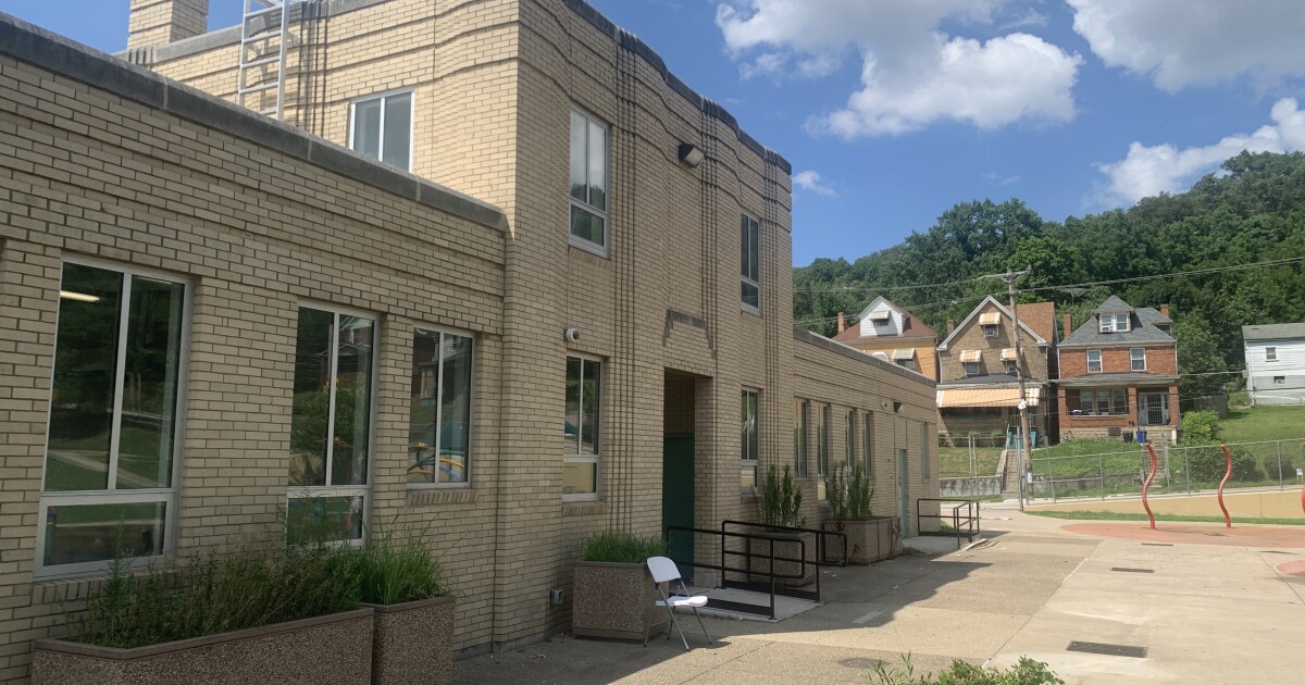 De gemeenteraad van Pittsburgh en buurtadvocaten denken na over de toekomst van het recreatiecentrum Hazelwood