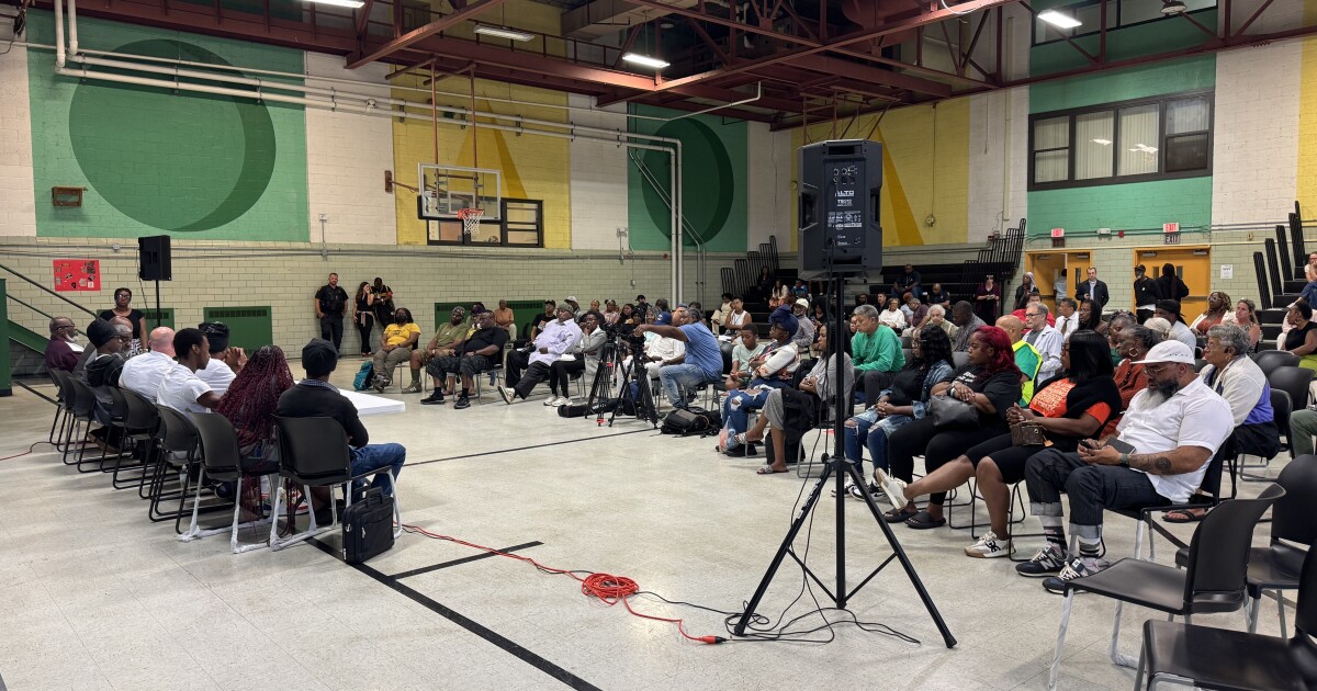 Het stadhuis ziet gesprekken tussen volwassenen, jongeren en ambtenaren uit Pittsburgh