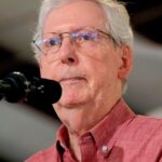 McConnell zegt dat een val leidde tot zijn ziekenhuisopname, waardoor wekenlange stilte werd verbroken