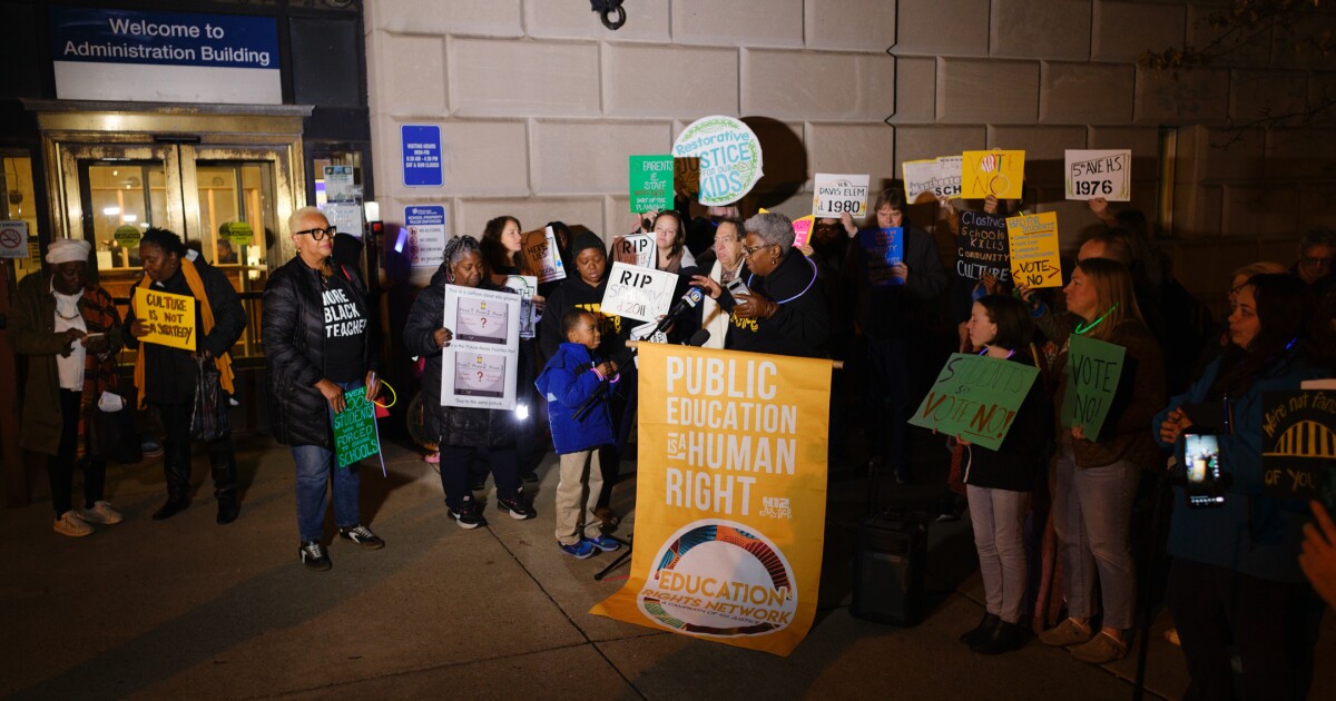 Moeders uit Pittsburgh dienen een klacht over discriminatie in in de hoop de sluiting van PPS te stoppen