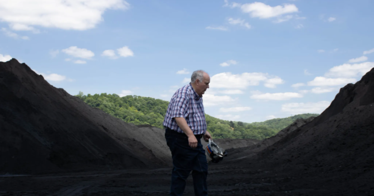 Na de dam volgt een andere Monongahela-rivier voor bedrijven