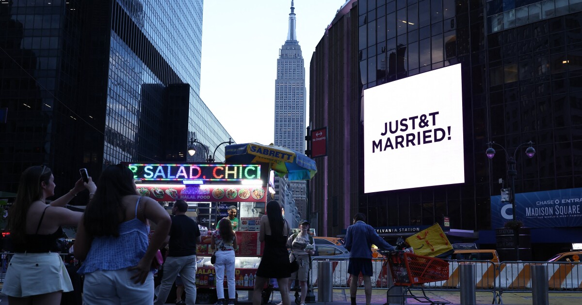 Na weken van speculatie trouwen Taylor Swift en Travis Kelce in New York