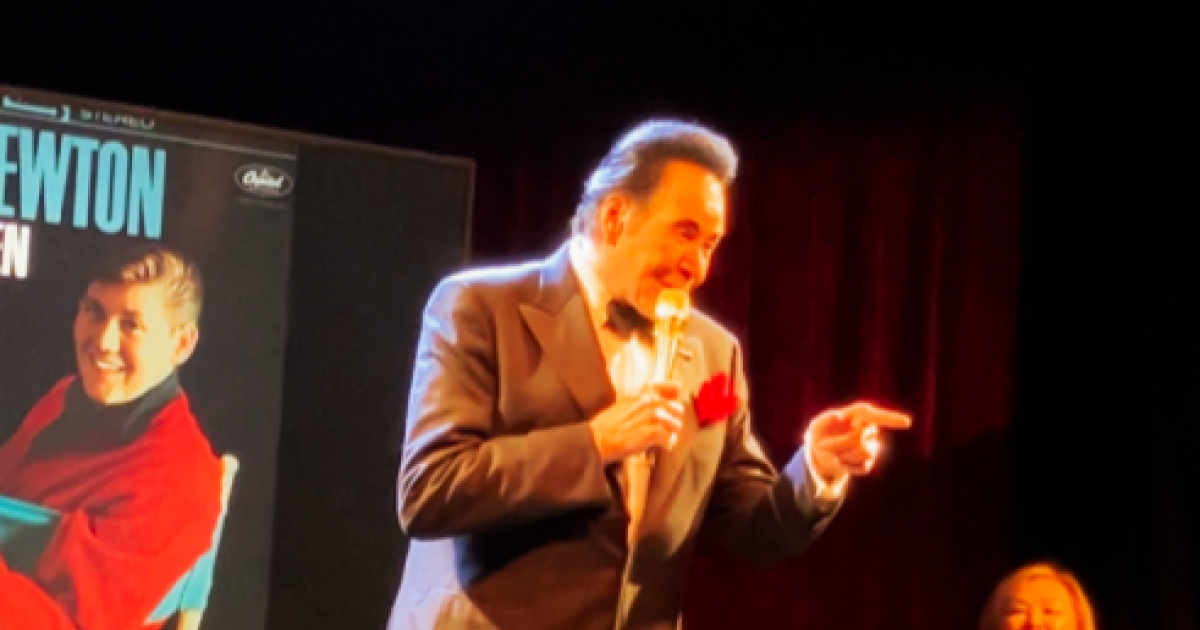 Sin City ontmoet Steel City: Pittsburgh-muzikanten steunen Wayne Newton tijdens de Meadows-show