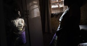 Sommige vrouwen die zich geen water kunnen veroorloven, worden vaak onder druk gezet om er seks voor te regelen