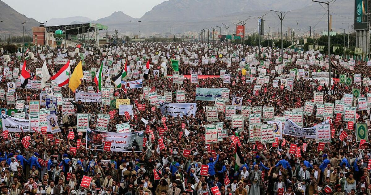 Te midden van de oorlog tussen de VS en Iran kondigen Houthi’s een blokkade af van een andere belangrijke zeestraat: Bab el-Mandeb