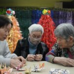 Van papierkranen tot herinneringscafés: hoe Japan (en Pa.) ouderen in de plooi houdt