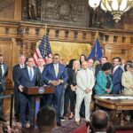 Wetgevers en voorstanders van Pittsburgh vieren de overwinning op de Pa.-begroting